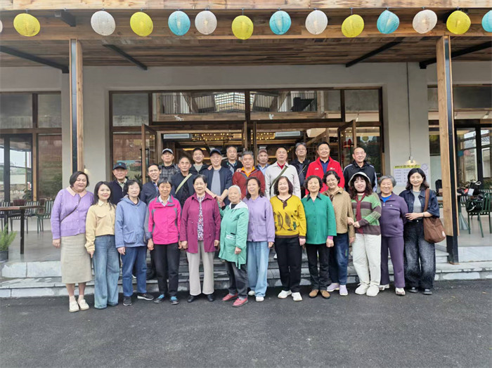 银龄聚嘉馥 春雨润初心